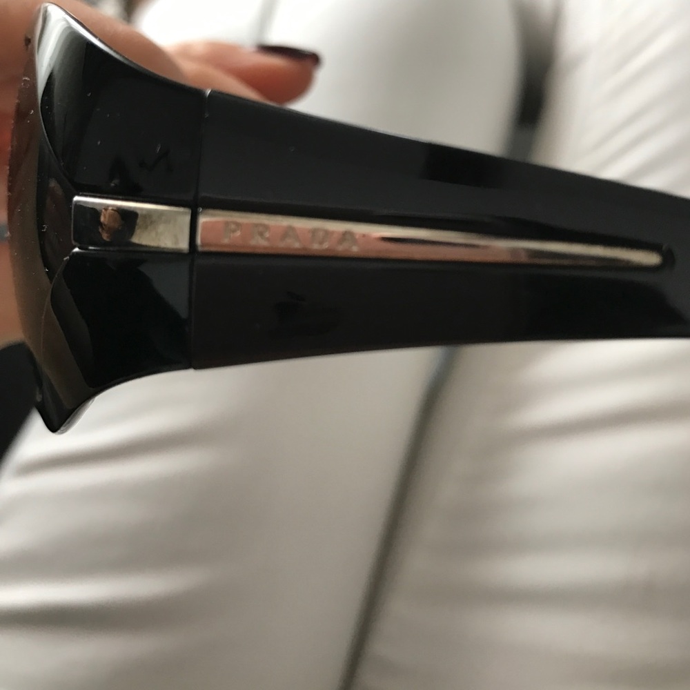 Prada sunglasses - Picture 7 of 9